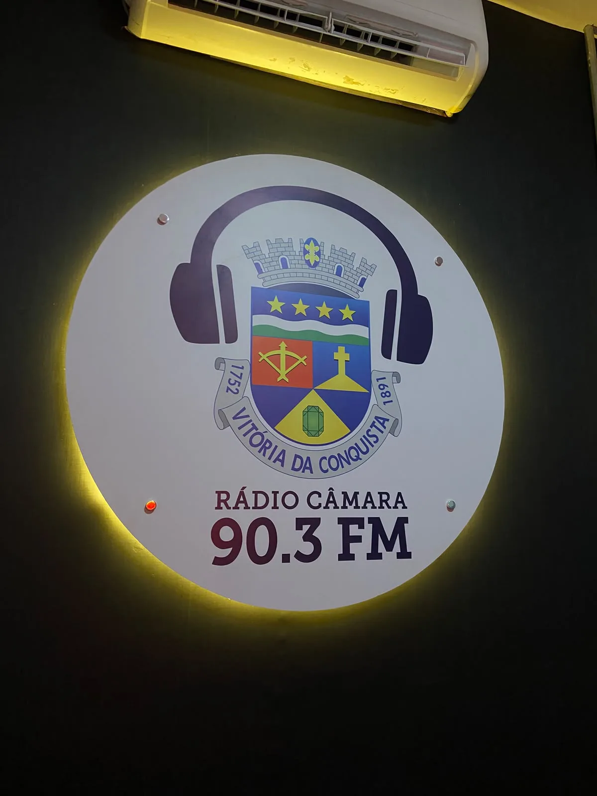 Bastidores e Inspiração: Minha Experiência no "Momento Tech" da Rádio Câmara