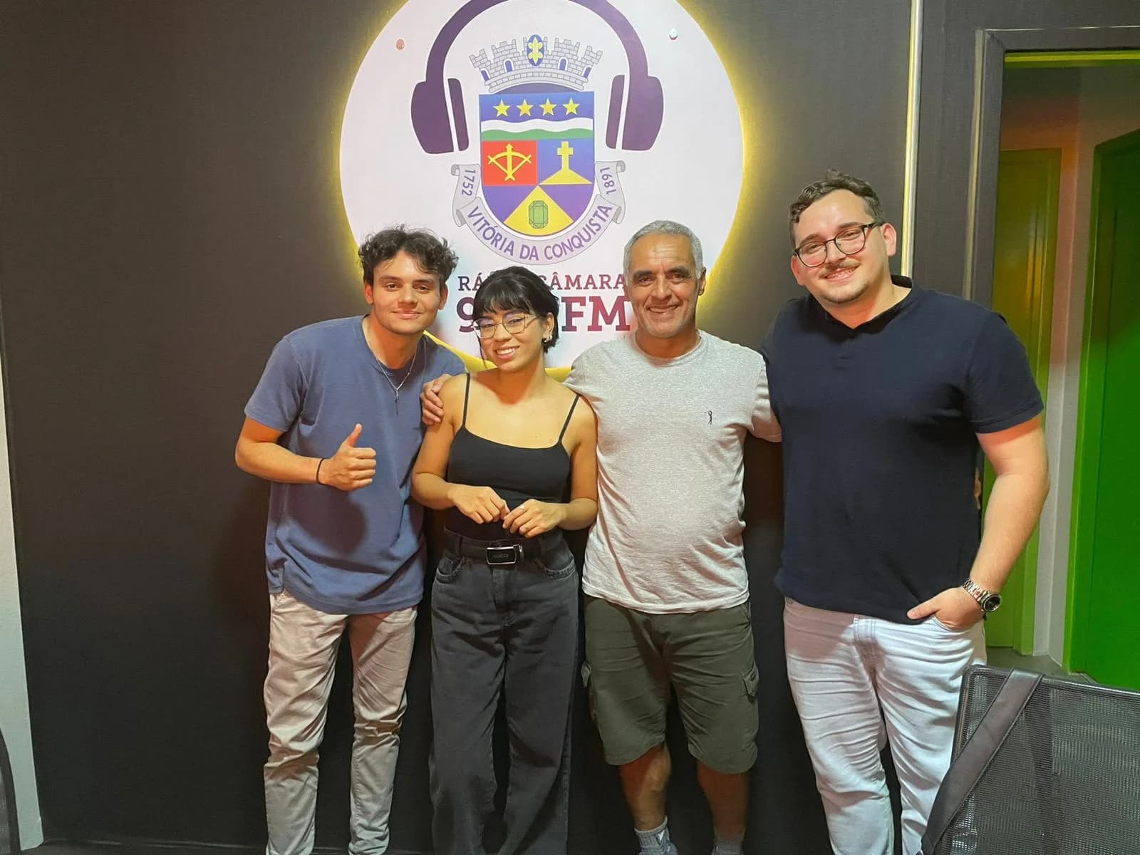 Bastidores e Inspiração: Minha Experiência no "Momento Tech" da Rádio Câmara